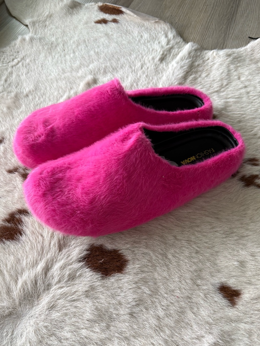 NEW in box: Fashion Nova Hot Pink Fuzzy Slip-On Women's Slippers
